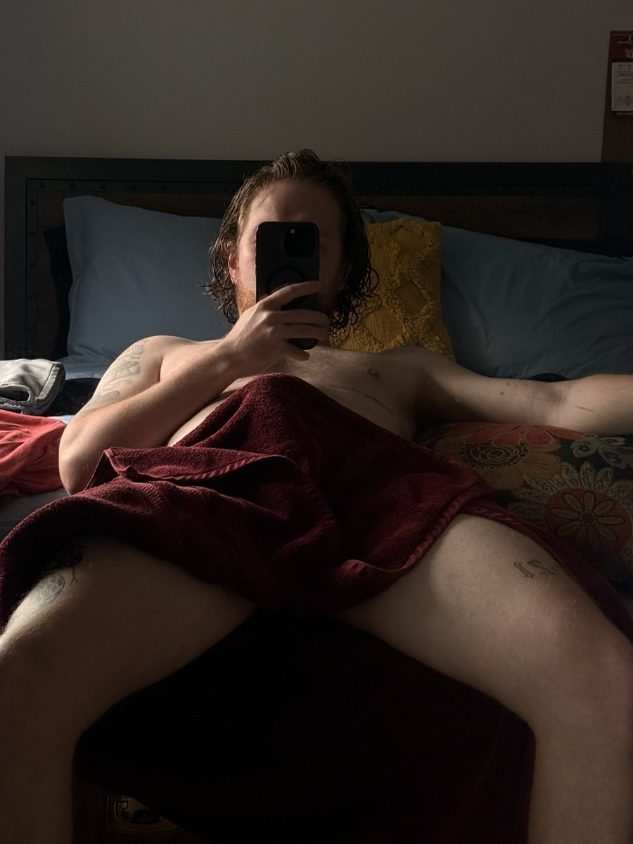 Bigxlogx's tweet photo. Not new to #nsfwtwt just new page so new pin

-24 (if you are under 18, leave…) 
-Straight, all are welcome!
-Switch
-Faceless

Looking for more moot and friends here :) don’t be shy say hi!
#nsfw #bwc #moots #moothunt https://t.co/YSuNHVGZDs