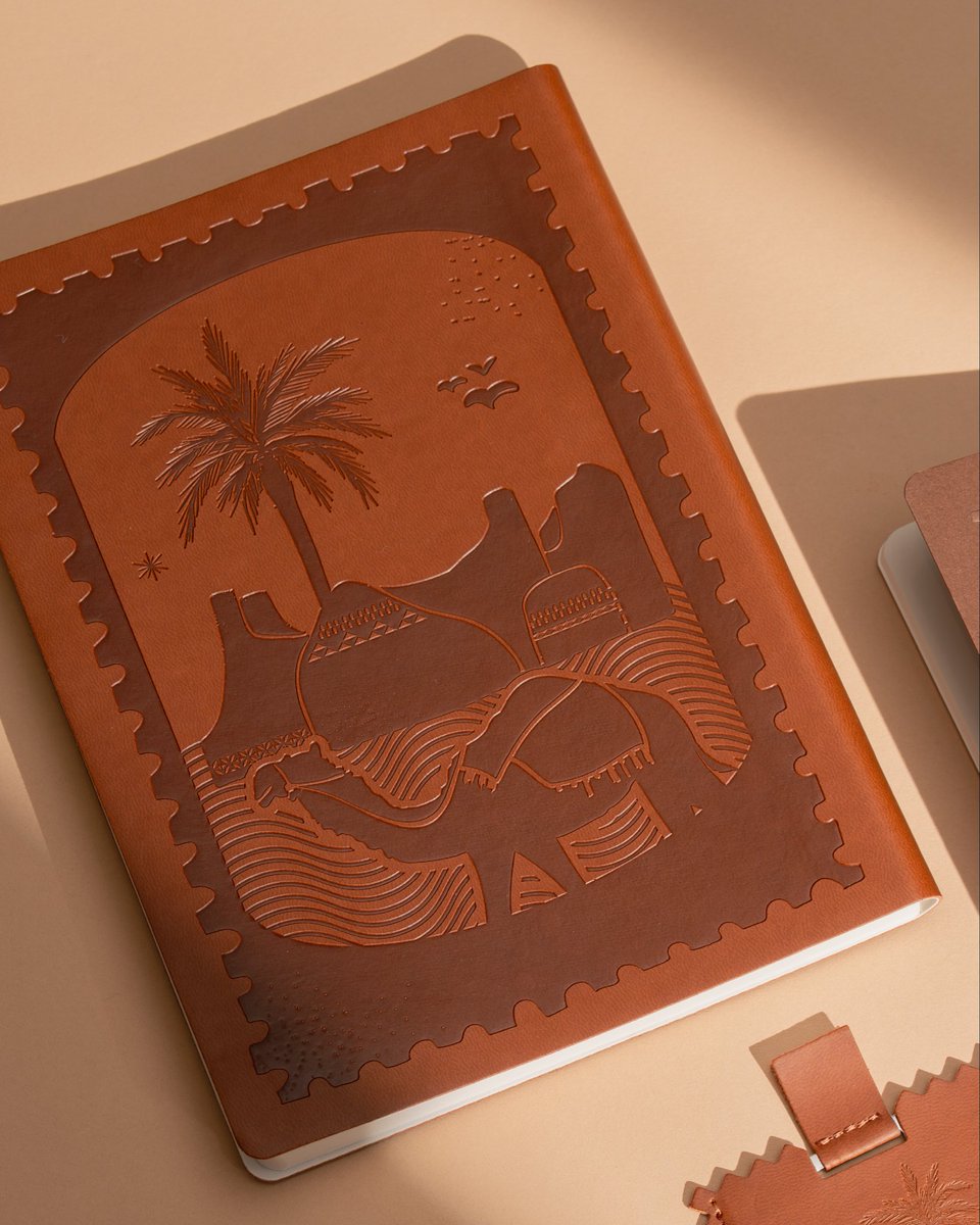 LOTFGifts_'s tweet photo. كل تـــفـــصيلة فيها قصـة ✍️

في مذكرات #مجموعة_ثرى ورق بجودة عالية وغلاف فاخر من الجلد🤎

اقتنيها الآن عبر الموقع في البايو🔗

 #لطف https://t.co/yA3rVPijRI