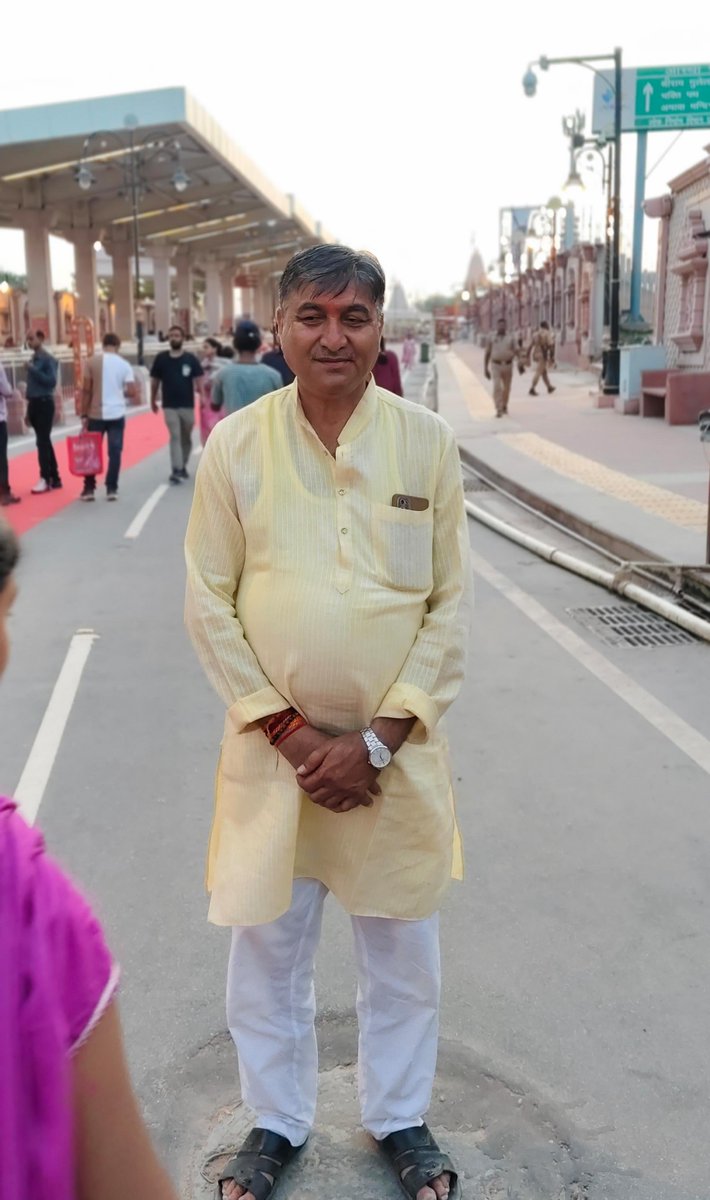 mlagaroth's tweet photo. प्रभु श्री राजा रामचंद्र भगवान की जय,
सरयू तट पर स्थित प्रभु श्रीरामजी के पावन धाम अयोध्या में रामलला के दर्शनों का सौभाग्य प्राप्त हुआ।
प्रभु श्री राघवेंद्र सरकार से प्रार्थना है कि उनकी कृपा सभी भारत वासियों पर बनी रहे।
जय सियाराम, जय जय श्री राम https://t.co/ELioixx8hO