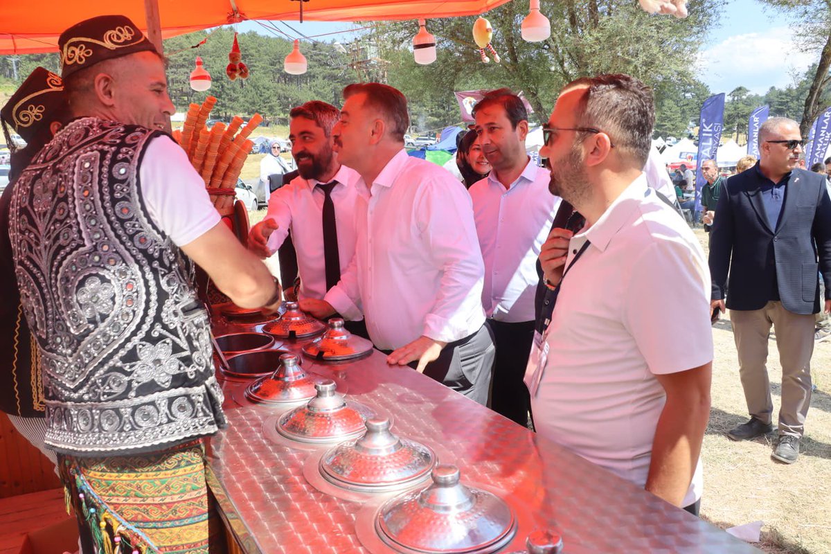 FikretAslanAP's tweet photo. Bursa Giresun Federasyonu tarafından düzenlenen 29. Geleneksel Otçu Göçü Yayla Festivali’ne il yönetim kurulu üyelerimizle birlikte katılım sağladık.

Geleneklerimizi yaşatan, birlik ve beraberliğimizi güçlendiren bu anlamlı organizasyonda hemşehrilerimizle bir araya gelmekten memnuniyet duyduk. Misafirperverlikleri için Bursa Giresun Federasyonu Başkanı Sayın Üzeyir Aktaş’a ve emeği geçen herkese teşekkür ediyorum.

Birliğimiz daim, kardeşliğimiz güçlü olsun. #AnahtarPartiBursa