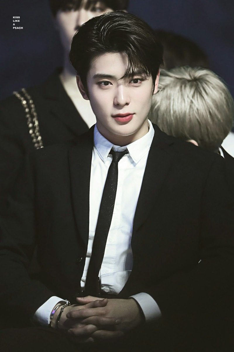 lloveUtoday's tweet photo. 191116 재현 어게인 ㄷㄷ https://t.co/x0OKH7KXm3