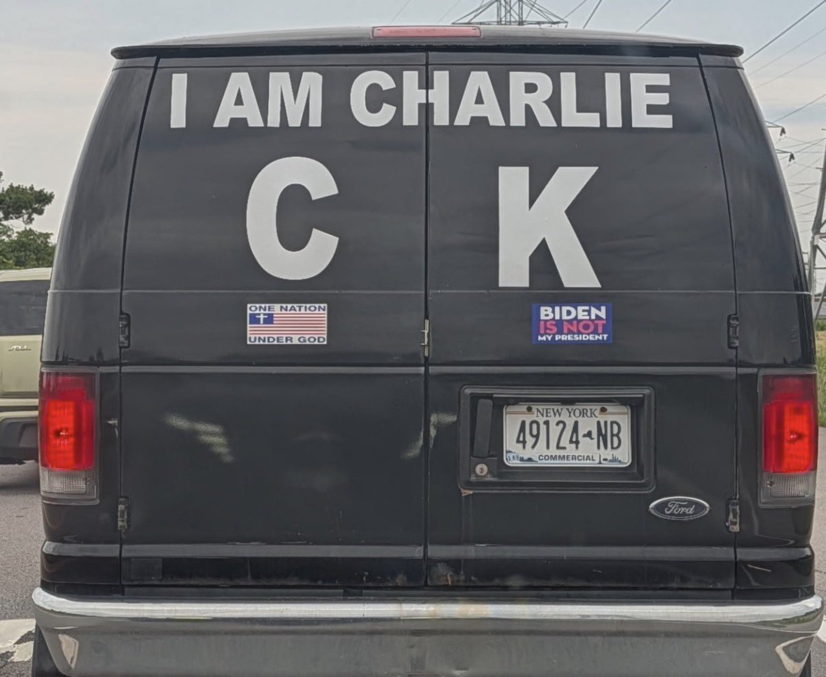 defahotguy96's tweet photo. car i'm behind rn https://t.co/zf6AwZ6JC4