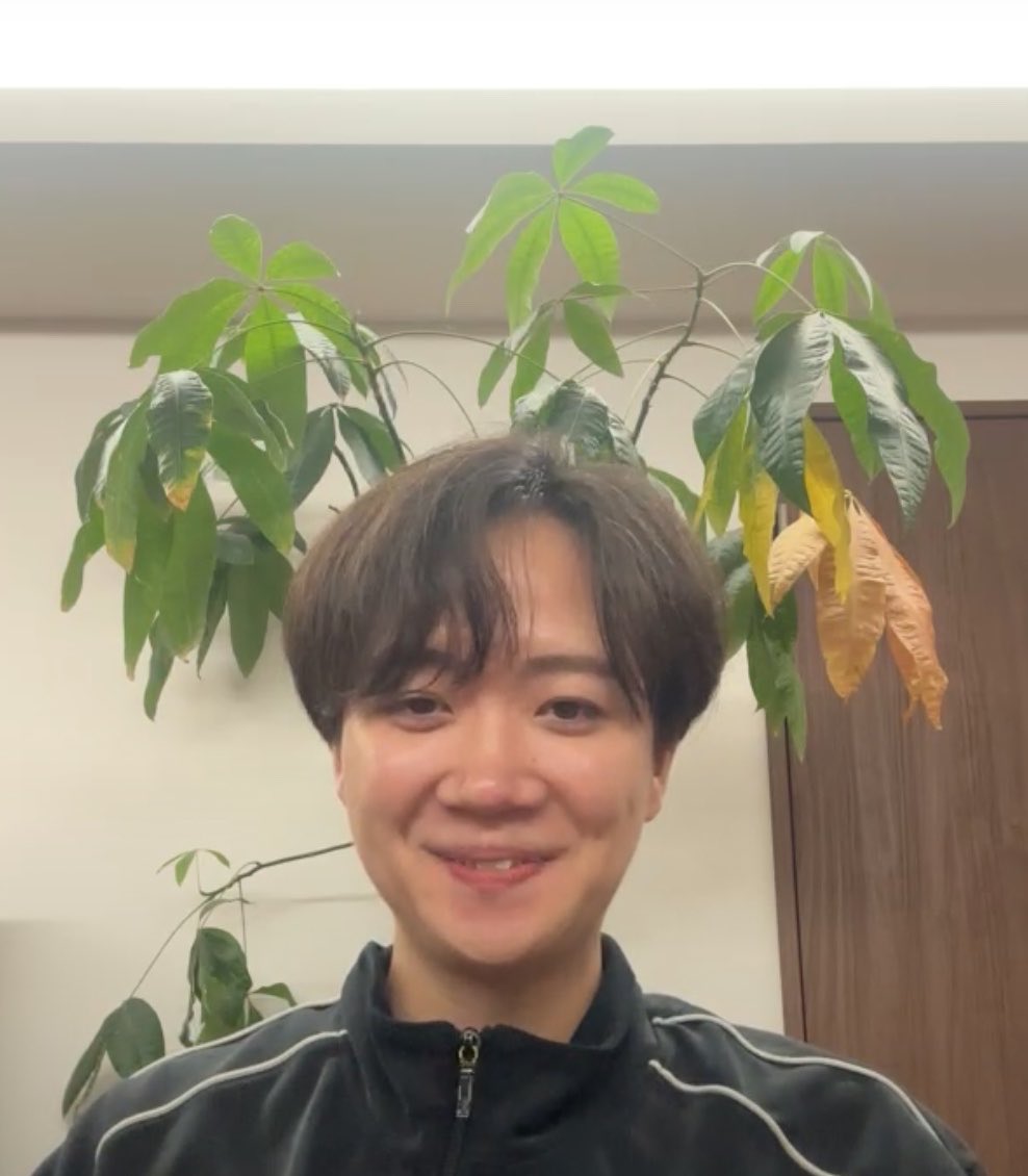 hanakusoo__'s tweet photo. 少し歯が出た🪴これで草 https://t.co/wse1cP3JUE