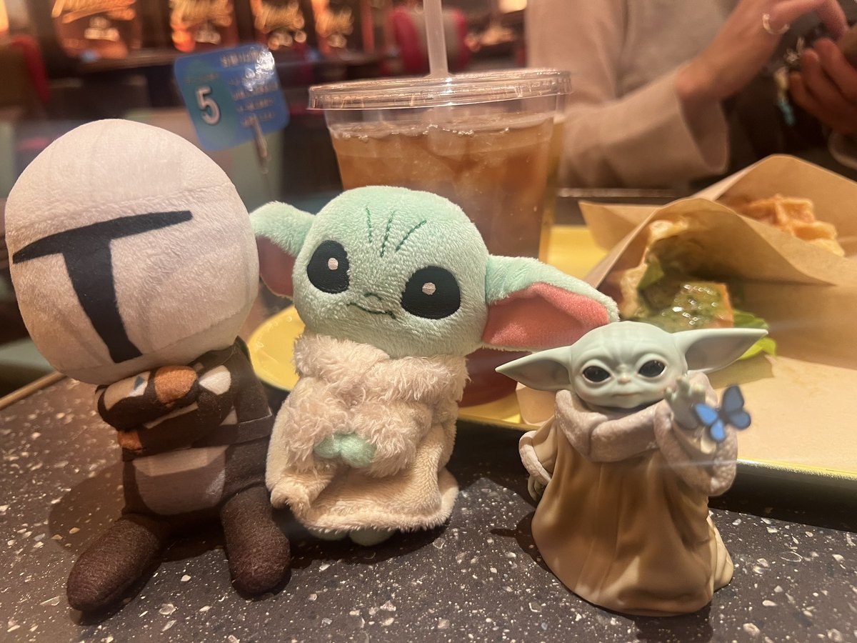 sumittsu_sojun's tweet photo. スターウォーズコラボカフェからのグラシネIMAXでマンダロリアン・アンド・グローグー観てきた💫 https://t.co/P8oq4dqP2p