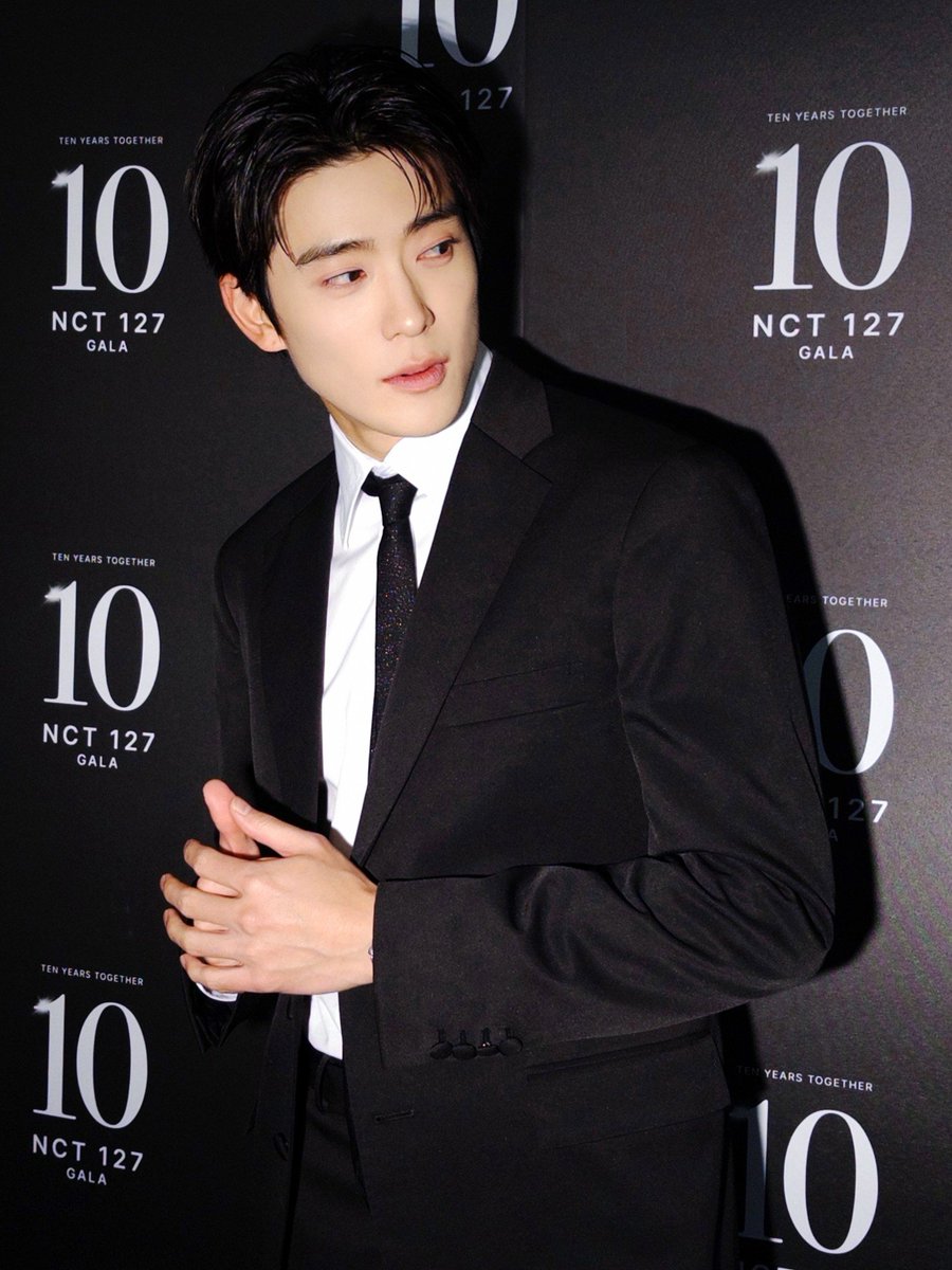 bemy10velyjay's tweet photo. อหหห โคตรหล่อ หล่อชิบหาย เหมือนฮีเกิดมาเพื่อใส่สูทอ่ะ แล้วไหนจะคอมม่าแฮร์อีก นี่มันไม่ใช่สูทธรรมดาแล้ว นี่มันสูทหล่อ https://t.co/CZaXFsVoRF