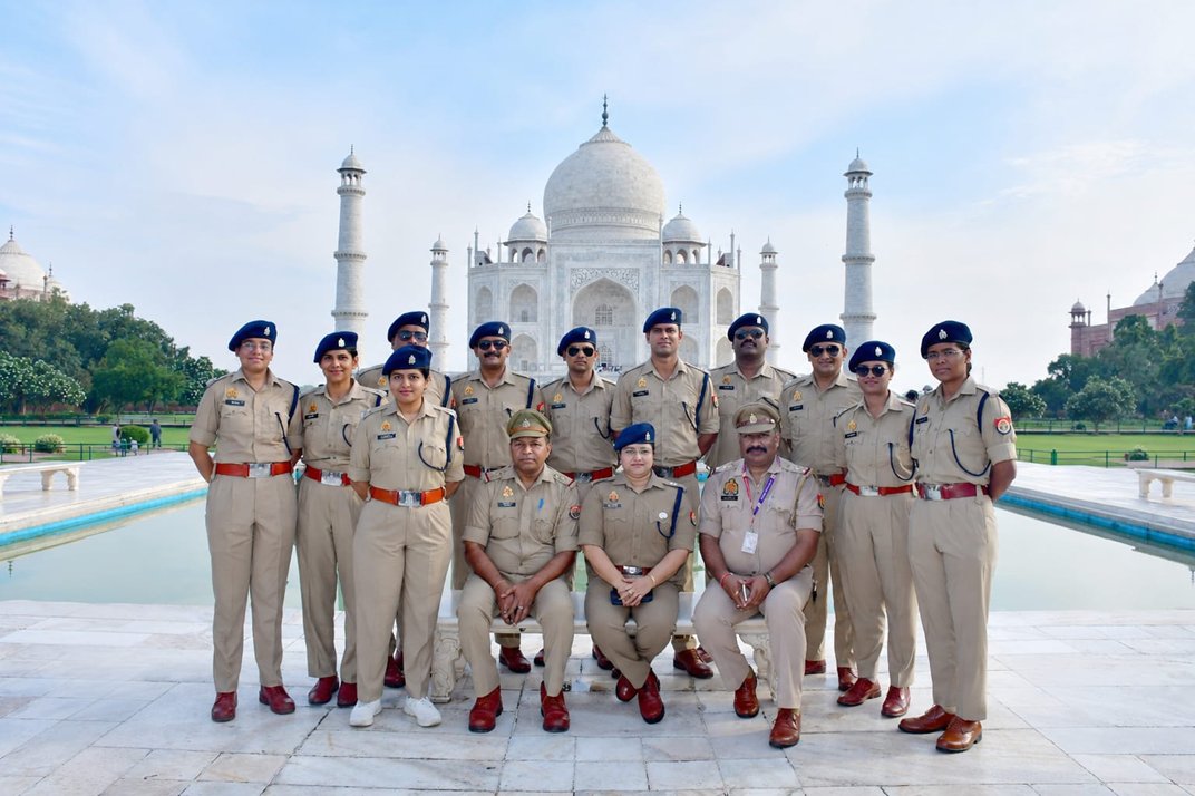 agrapolice's tweet photo. डॉ. बी.आर. अंबेडकर उत्तर प्रदेश पुलिस अकादमी, मुरादाबाद में प्रशिक्षणरत 92वें बैच के 11 प्रशिक्षु पुलिस उपाधीक्षकगण द्वारा कमिश्नरेट व्यवस्था की कार्यप्रणाली के बारे में प्रशिक्षण हेतु आज दिनांक 06.07.2026 को आगरा का भ्रमण  किया गया।

इस दौरान प्रशिक्षु अधिकारियों को विश्व प्रसिद्ध ताजमहल तथा लाल किला का भ्रमण कराया गया।स्मारक की सुरक्षा व्यवस्था, पर्यटक प्रबंधन, वीआईपी प्रोटोकॉल, भीड़ नियंत्रण तथा एंटी ड्रोन सुरक्षा व्यवस्था की संपूर्ण जानकारी दी गयी।

 @DeepakKumarIPS पुलिस आयुक्त आगरा एवं श्री सचिन्द्र पटेल अपर पुलिस आयुक्त आगरा द्वारा गोष्ठी आयोजित कर प्रशिक्षु अधिकारियों को वीडियो प्रजेंटेशन के माध्यम से कमिश्नरेट आगरा की कार्यप्रणाली, नवाचारों एवं जनहित में संचालित अभियानों, अपराध नियत्रंण, साइबर सुरक्षा, ऑपरेशन अस्मिता, आगरा टूरिज्म, ऑपरेशन कन्विक्शन के बारे में जानकारी प्रदान की गयी। (2/1)

#UPPolice