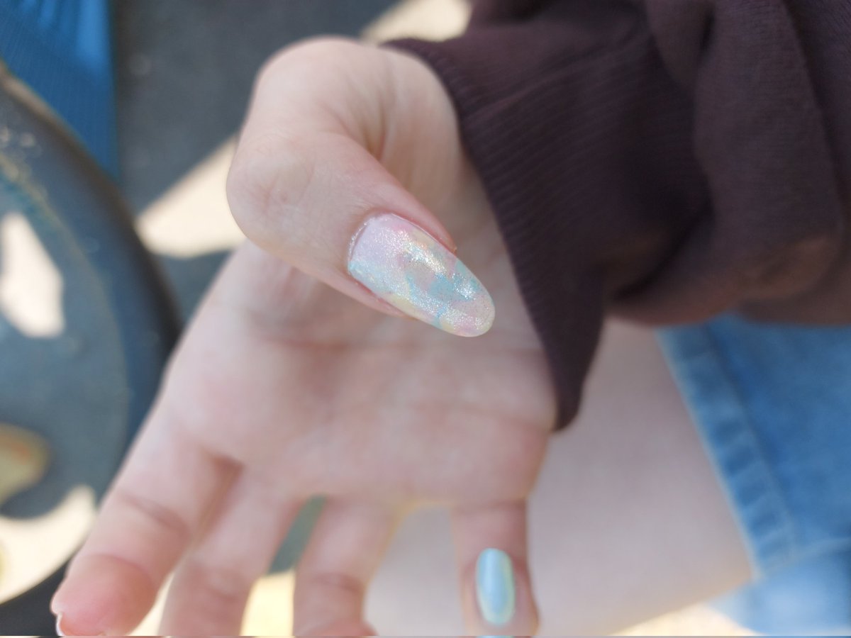 fawnbyastream's tweet photo. Doss we like unicorn nails https://t.co/XfGlQC3KtA