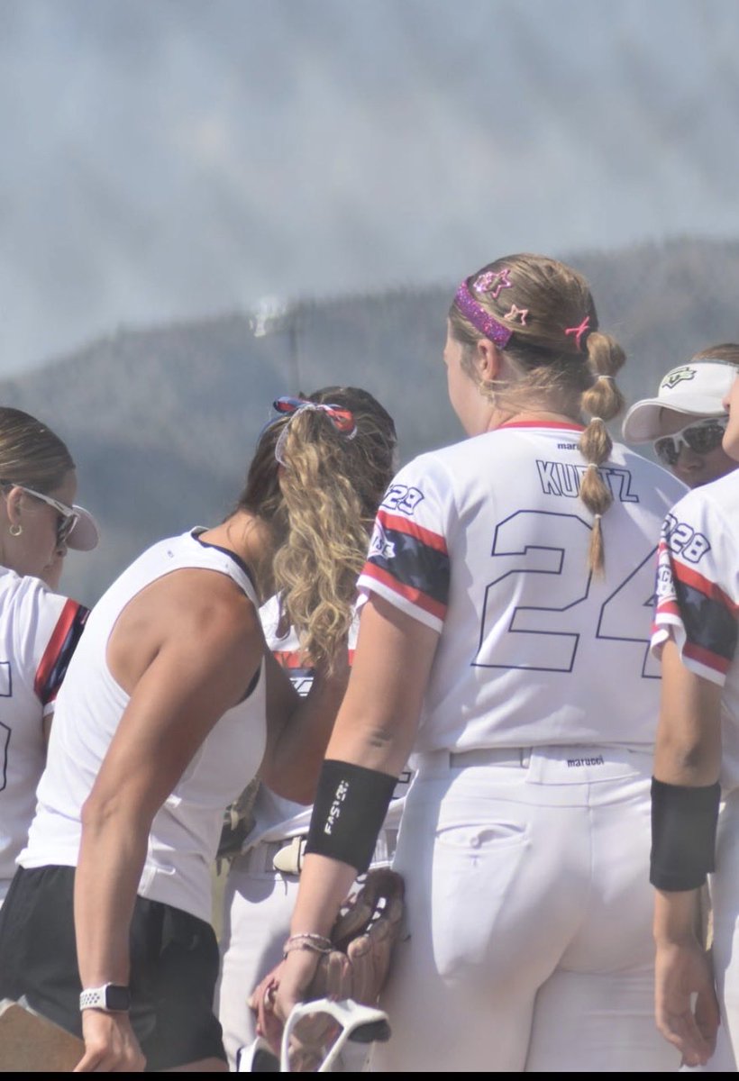 KurtzAddi's tweet photo. So grateful for the chance to play with @GTS16uElite at the Colorado Sparkler this week, I got to play with an  amazing group of girls who went 7-3-1 on the week and I got so many opportunities to pitch, so here are some stats:
10.2 IP👀
8 SO⛽️
14 H✨
5 ER👏🏼
5 LOB🔥
3.2 ERA
1.4 WHIP

Thank you so much for having me!! @CoachMorganG