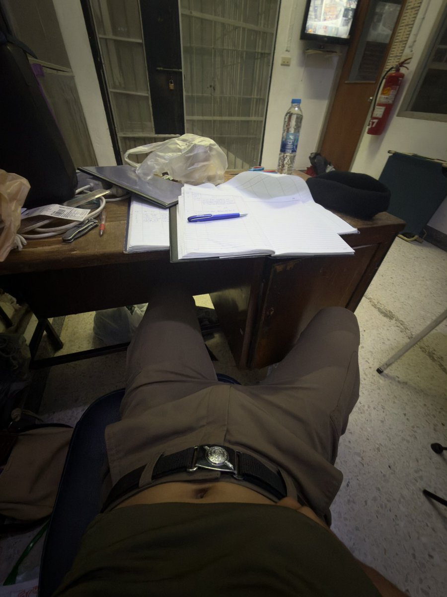 Maichal42's tweet photo. สิบเวร หรือ ไอ้เวร #เข้าเวร https://t.co/JWDC3RHxUb