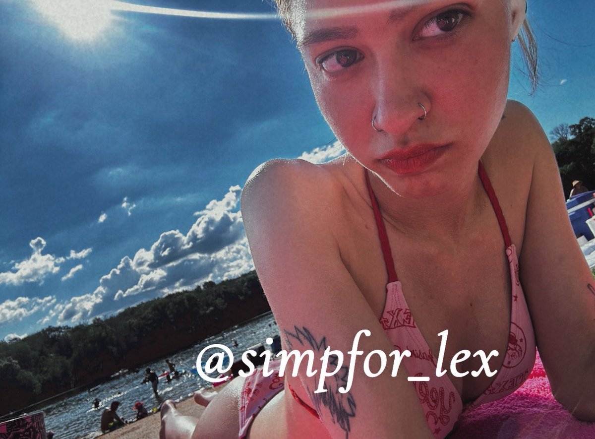simpfor_lex's tweet photo. Sunbathing while you work hard for me<3🤭

Findom https://t.co/Qd6zZANadf