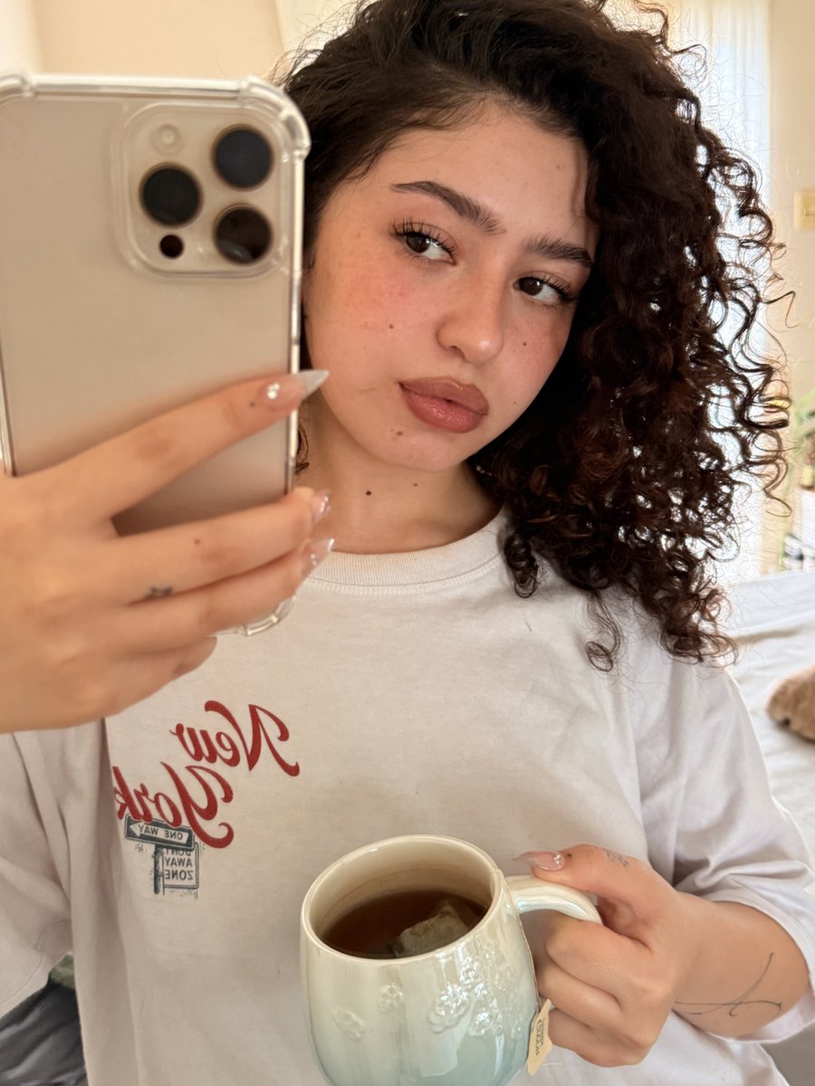 bellaxsoftyy's tweet photo. @SassyTabaxi coffee? https://t.co/oFRk2qLmA1