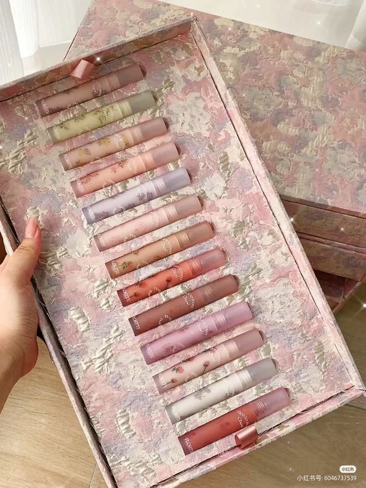 archivedlooks's tweet photo. Buying yourself pretty things is self-care https://t.co/nklkkIKFAm