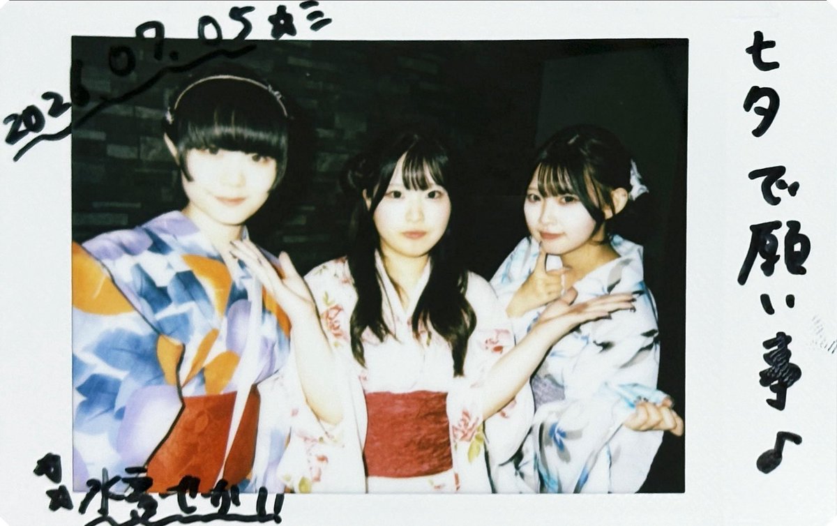 ririne0oo's tweet photo. 両手に花でーす https://t.co/fO2LBqLLl1