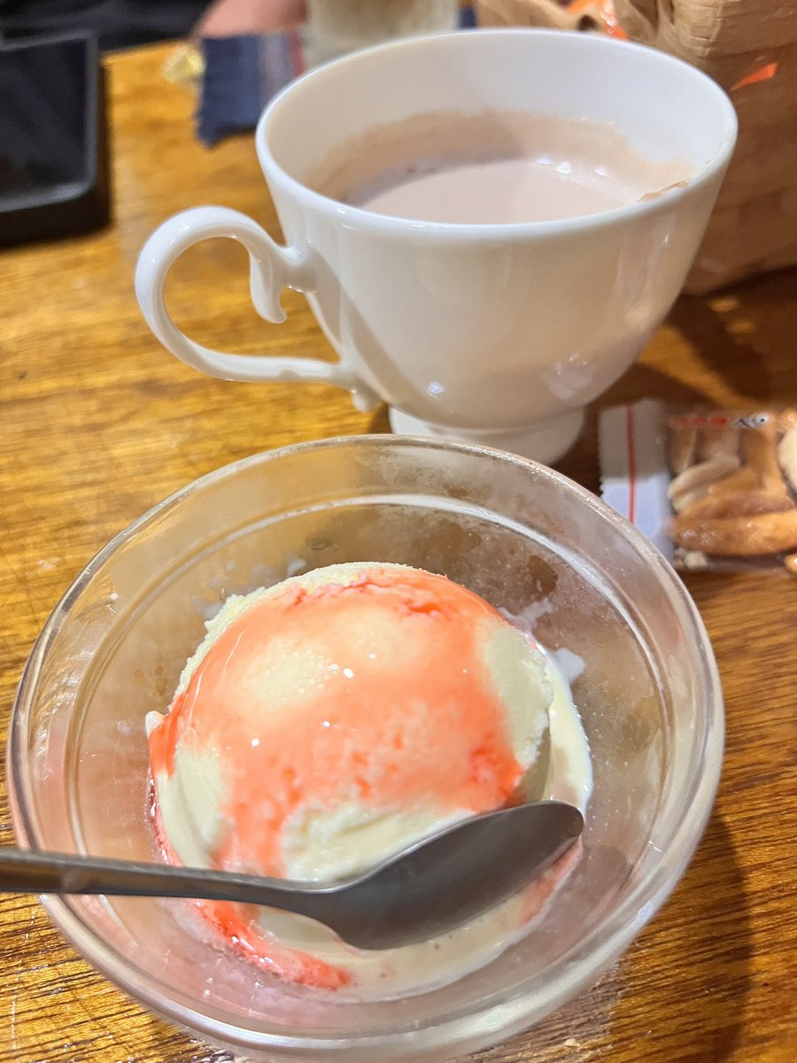 hajikeygo's tweet photo. いわき駅周辺、夜明け市場は雰囲気良くてええなぁ。
ワンダーファームのトマト使ったトマト餃子食べてきた🥟🍅🥳
バジルソースがうまうまで、お口がイタリア🇮🇹🍅🧀ぼーのぼーの！

ミロも美味しかった🥛✨ https://t.co/xQMnigsEvU