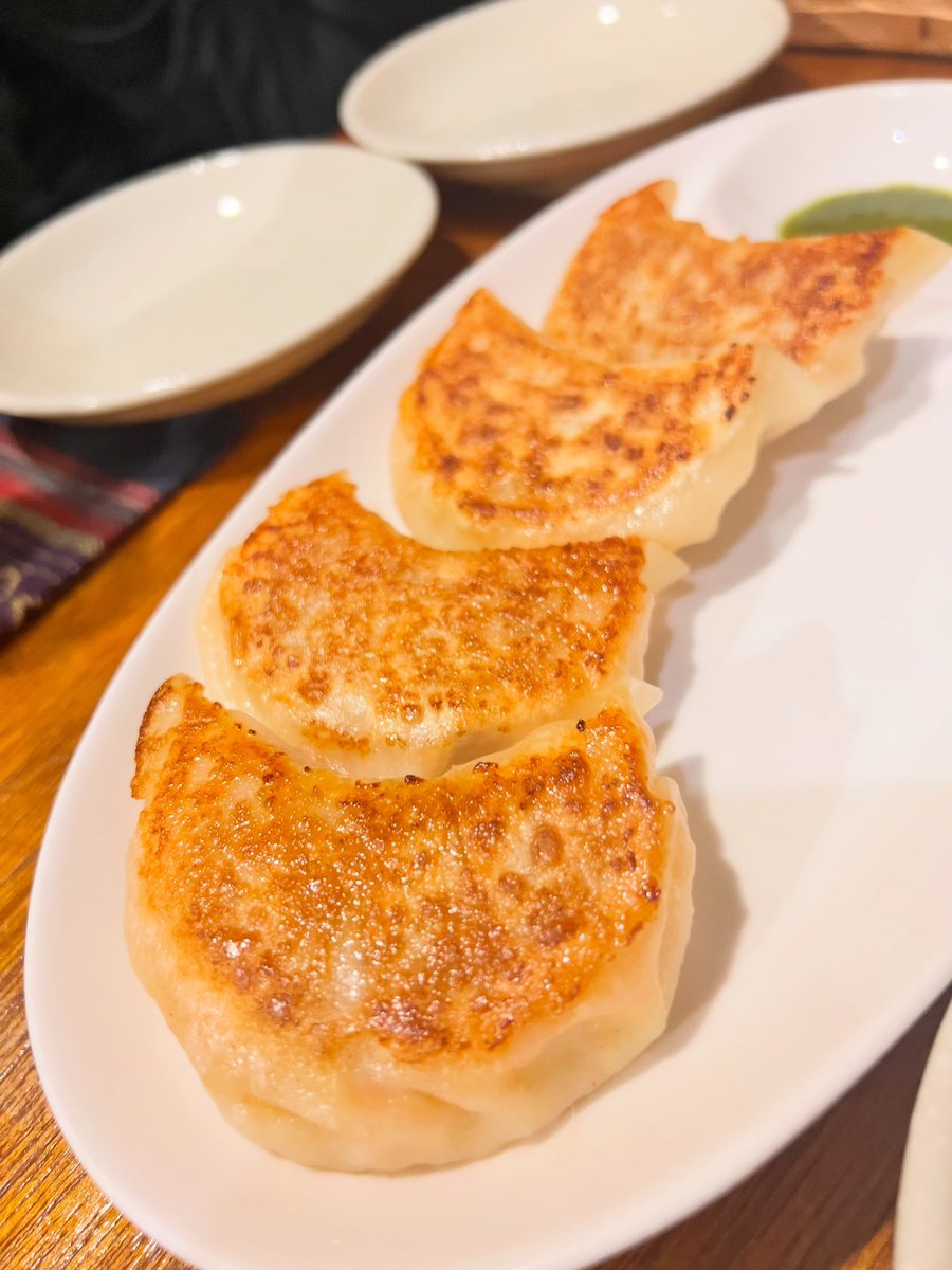 hajikeygo's tweet photo. いわき駅周辺、夜明け市場は雰囲気良くてええなぁ。
ワンダーファームのトマト使ったトマト餃子食べてきた🥟🍅🥳
バジルソースがうまうまで、お口がイタリア🇮🇹🍅🧀ぼーのぼーの！

ミロも美味しかった🥛✨ https://t.co/xQMnigsEvU