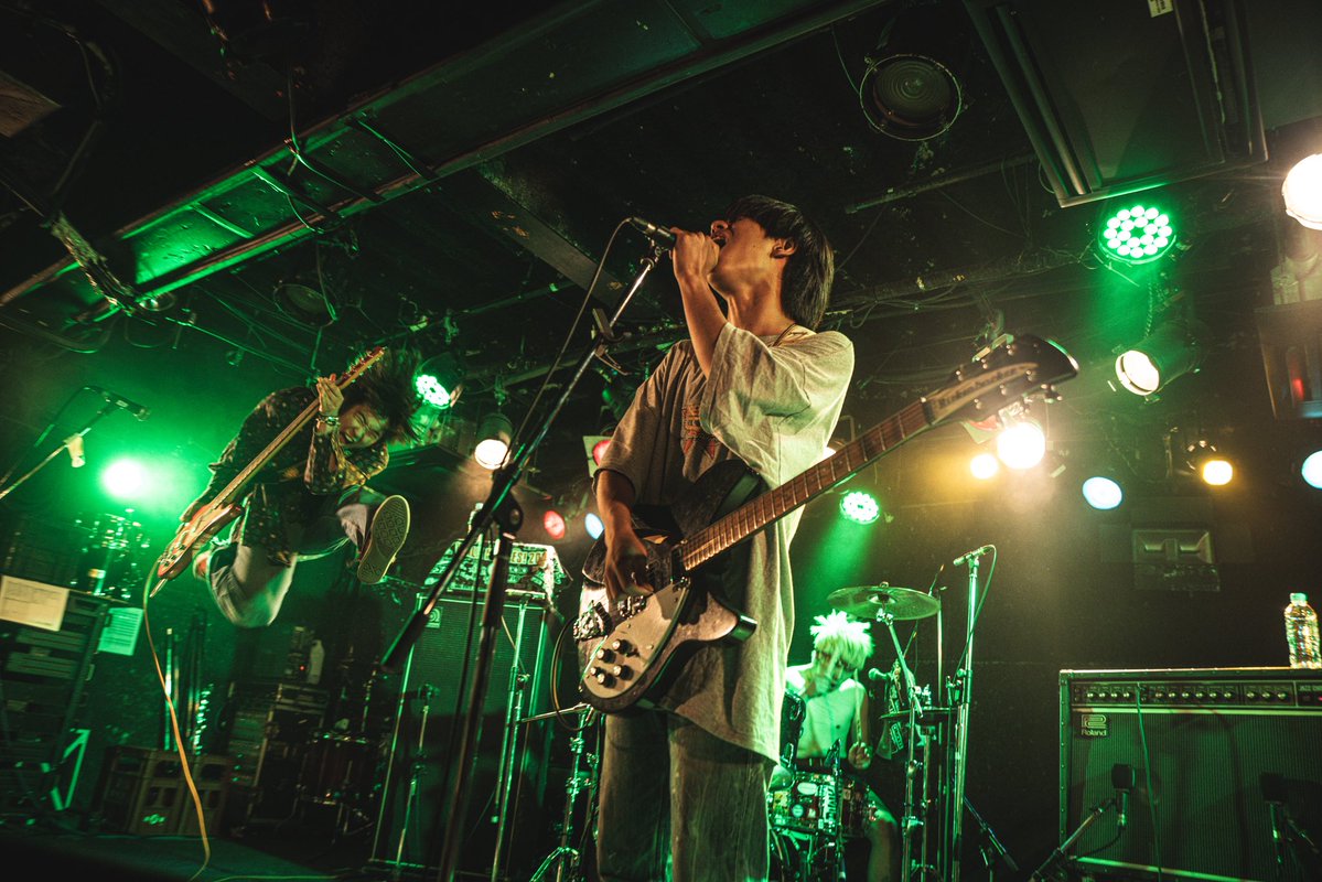 fuga_it_Out's tweet photo. 閃光ライオットファイナリストラスト人組を決めるのは貴方たちらしいです。
もし少しでも三次審査のライブ映像みていいなって思ったら投票お願いします。
https://t.co/Ac3GfdEsVm
 #閃光ライオット  #NoisyLaf  #バンド  #ノイジーラフ   #鹿児島 https://t.co/WjvlkZ0zx3