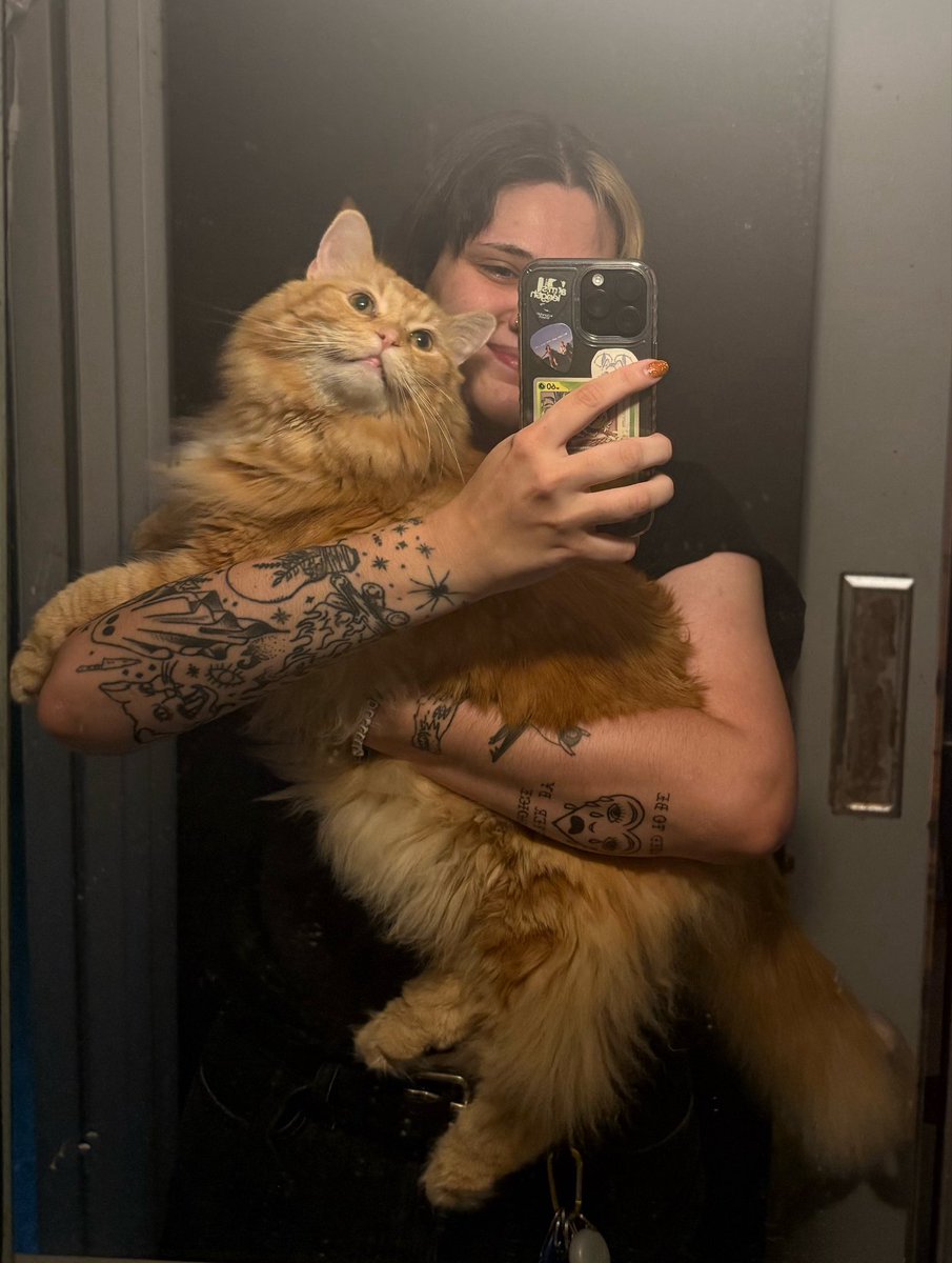 Early0nset's tweet photo. my anti suicide cat I got at 18 https://t.co/HTGSkpxD6N