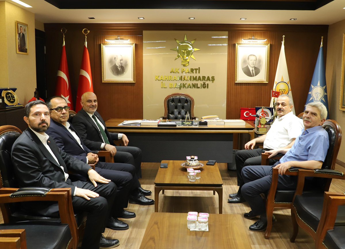 AkKahramanmaras's tweet photo. 25. ve 26.Dönem AK Parti Kahramanmaraş Milletvekilimiz Sn. Mehmet İlker Çitil @drilkercitil ; İl Başkanlığımıza ziyarette bulundular. 

Nazik ziyaretleri için teşekkür eder, çalışmalarında başarılar ve kolaylıklar dileriz.

#AKParti 
#TürkiyeYüzyılı 
#Kahramanmaraş 🇹🇷 https://t.co/PVWn6vLt6z