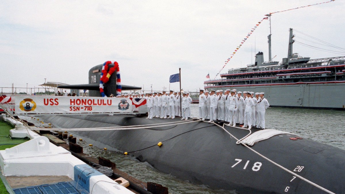 USN_Submariner's tweet photo. OTD in 1985: the last Flight I Los Angeles-class submarine, USS Honolulu (SSN-718), was commissioned. https://t.co/RZUM6BesVO