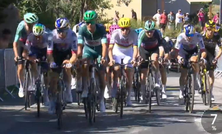 JPHHenneton's tweet photo. #cyclisme 🚴‍♂️  Tour de France 🇫🇷   Étape 3⃣

Suspense

#TDF #TDF2026 https://t.co/ggOkVQ8rRr