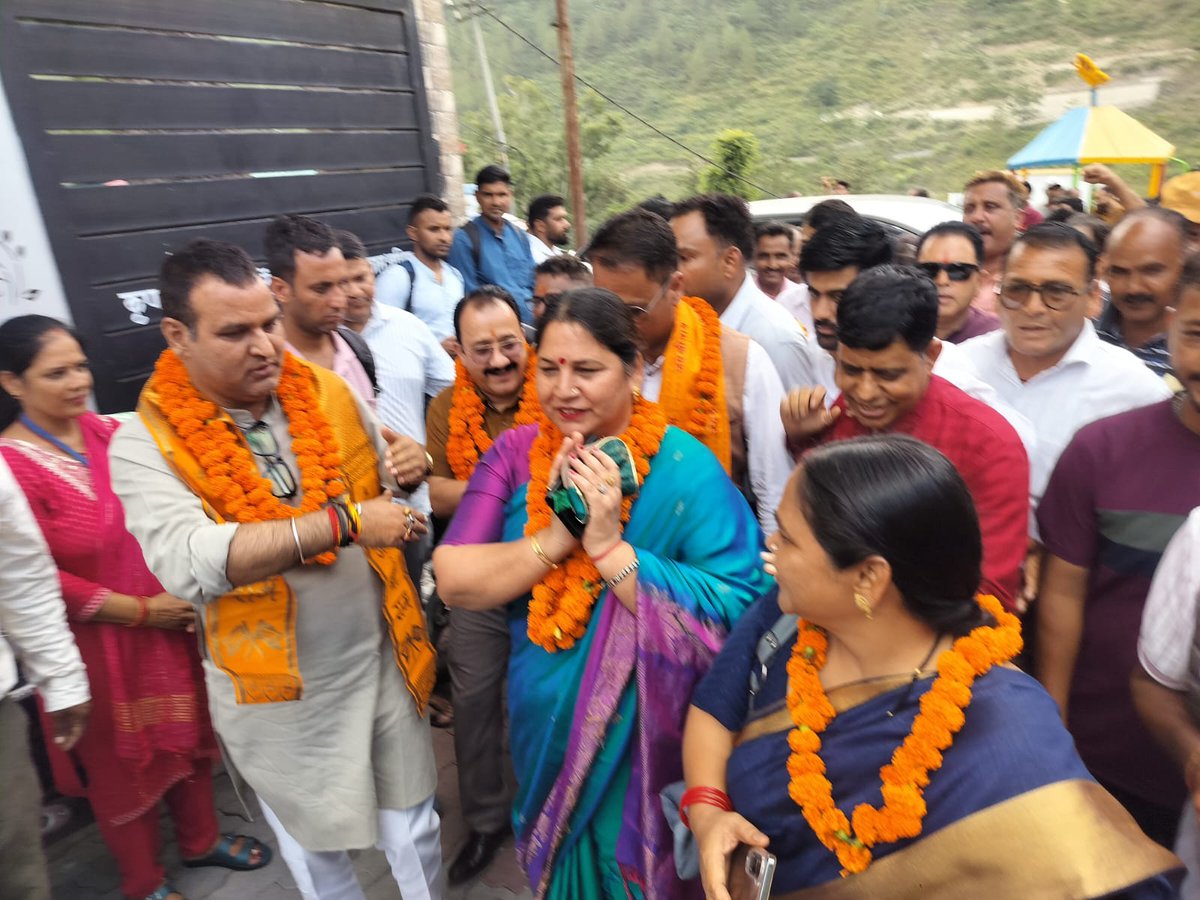 sajwan_sona's tweet photo. आज विधानसभा देवप्रयाग के कीर्तिनगर ब्लॉक सभागार में उत्तराखंड के यशस्वी मुख्यमंत्री श्री पुष्कर सिंह धामी जी के नेतृत्व में प्रदेश सरकार के पाँच वर्ष पूर्ण होने के उपलक्ष्य में आयोजित "सेवा, सुशासन एवं समर्पण" कार्यक्रम में बतौर मुख्य वक्ता प्रतिभाग किया।१/२ https://t.co/Ql6hi3XrDP