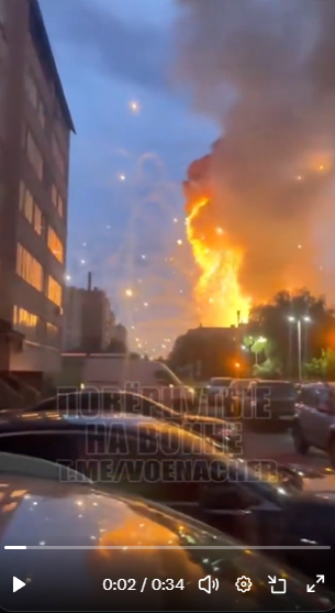 casacasala's tweet photo. #Ucraina #Zelensky #Kyiv #UE #Russia  

Fungo atomico da un deposito di munizioni a Vishnevoe sobborgo di Kiev colpito da missile russo dove, in mezzo ai civili, i nazisti di Zelensky tenevano munizioni di uranio impoverito. 
Oggi il Sindaco ha evacuato 500 persone. https://t.co/BI5NaLHZVO