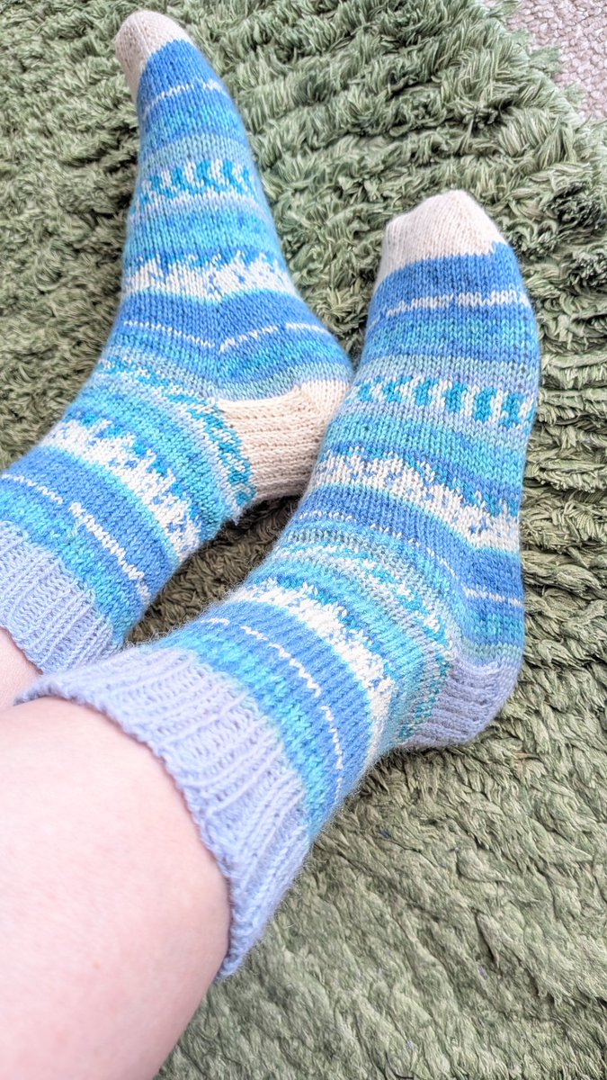 miico_0509's tweet photo. かかと色違い靴下🧦完成✨️
爽やか夏色🌊 https://t.co/j3IO5KNvoE