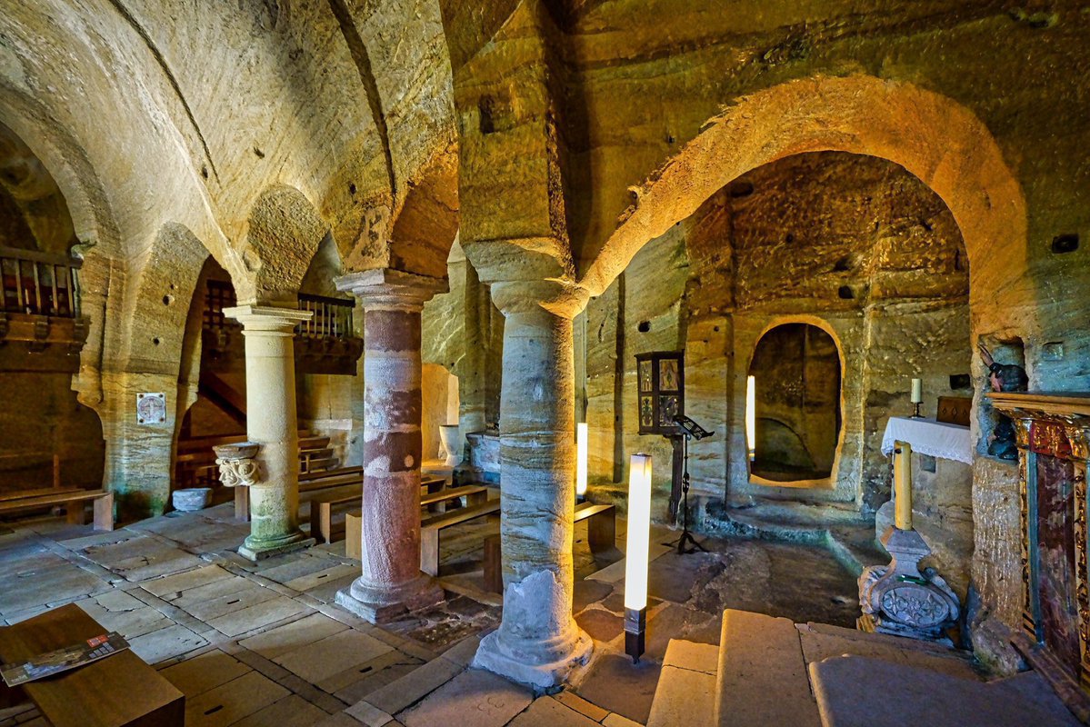 arteviajero_com's tweet photo. Iglesia rupestre de los Santos Justo y Pastor de Olleros de Pisuerga (Palencia), excavada en un promontorio de roca arenisca. Tiene su origen en el S. IX y está considerada uno de los mejores ejemplos de arquitectura rupestre en España ⬇️⬇️⬇️
https://t.co/7JeQVBn23W
#FelizLunes https://t.co/oeBhKOSZQt