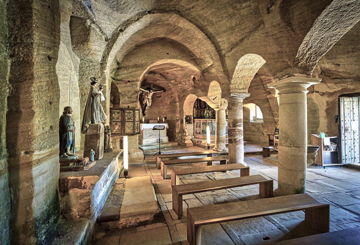 arteviajero_com's tweet photo. Iglesia rupestre de los Santos Justo y Pastor de Olleros de Pisuerga (Palencia), excavada en un promontorio de roca arenisca. Tiene su origen en el S. IX y está considerada uno de los mejores ejemplos de arquitectura rupestre en España ⬇️⬇️⬇️
https://t.co/7JeQVBn23W
#FelizLunes https://t.co/oeBhKOSZQt