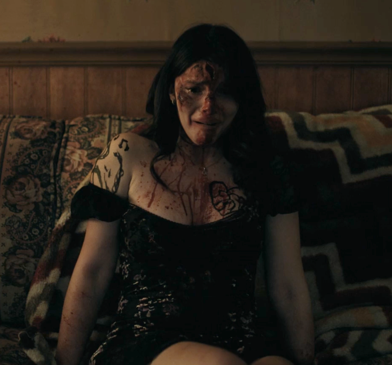 seriesemcena's tweet photo. Inde Navarrette revelou que gostaria de estrelar outro filme de terror e continuar assumindo riscos criativos:

“Quero muito provar que ‘Obsessão’ não foi apenas um sucesso isolado e inesperado. É algo que eu realmente amo e quero continuar fazendo, mas, é claro, isso vai levar tempo. Quero que as pessoas confiem que eu tenho essa capacidade. Também quero quebrar a cara publicamente e fazer algo de que as pessoas não gostem, mas que eu goste... Estou ansiosa por isso.”