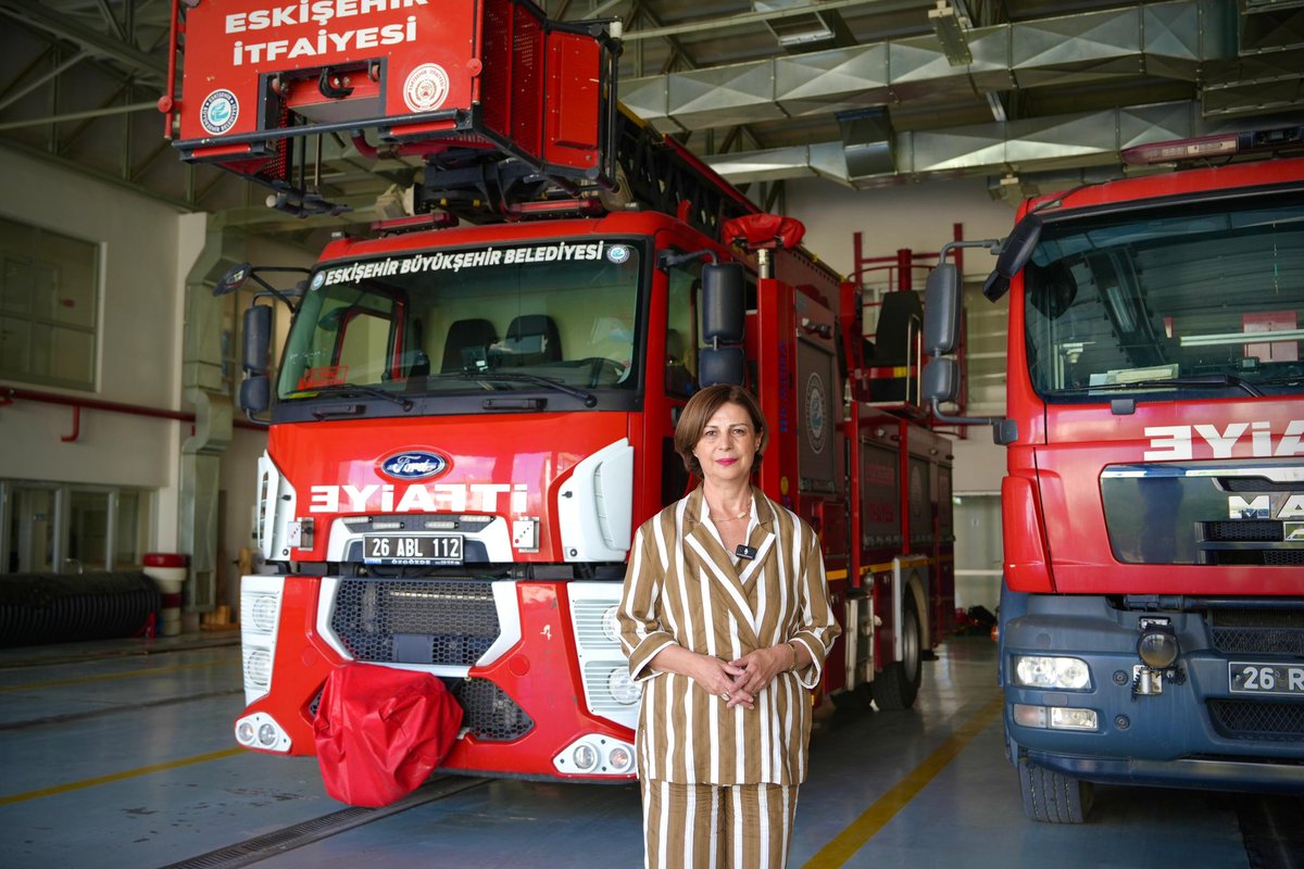 ayseunluce's tweet photo. Batıkent İtfaiye Dairesi Grup Amirliğimiz ile Afet İşleri ve Risk Yönetimi Dairemizi ziyaret ederek, ekiplerimizden yaz dönemi çalışmaları ve yangın risklerine karşı alınan önlemler hakkında bilgi aldım.

Hava sıcaklıklarının arttığı bugünlerde hepimize önemli sorumluluklar düşüyor. Küçük bir ihmalin büyük felaketlere yol açabileceğini unutmadan; piknik alanlarında, tarım arazilerinde, ormanlık bölgelerde ve yaşam alanlarımızda daha dikkatli olalım.

Kentimizin güvenliği için özveriyle görev yapan tüm itfaiye personelimize kolaylıklar diliyorum.