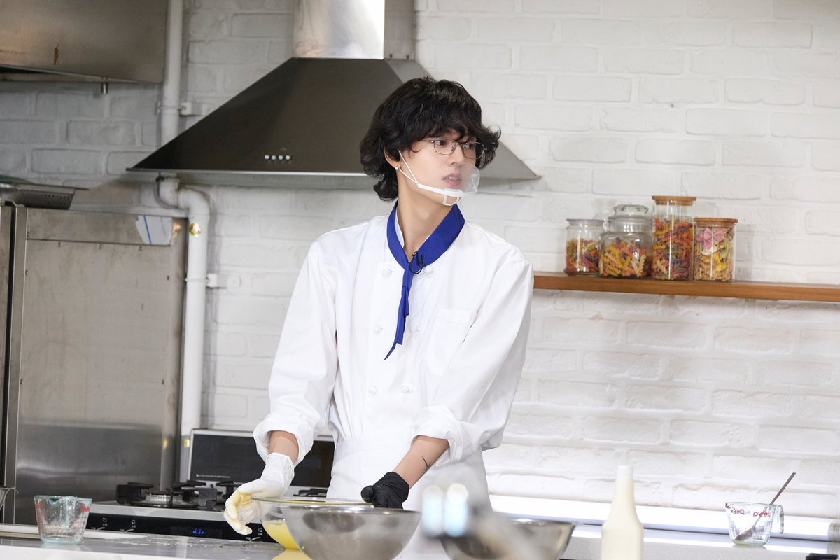 rudongie's tweet photo. singkat saja #tmsd baking bersama chef #haruto #junghwan 👩🏻‍🍳👨🏻‍🍳👨🏻‍🍳 https://t.co/g7ZfZuqfH6