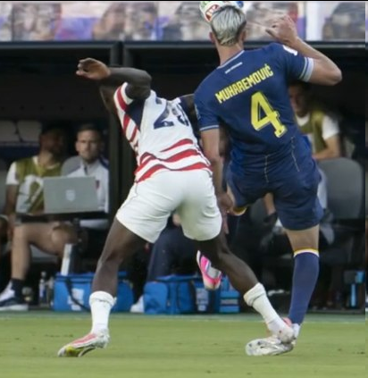 galvez_1987's tweet photo. @atrupar "that wasn't a foul" https://t.co/nHVUXchzaj
