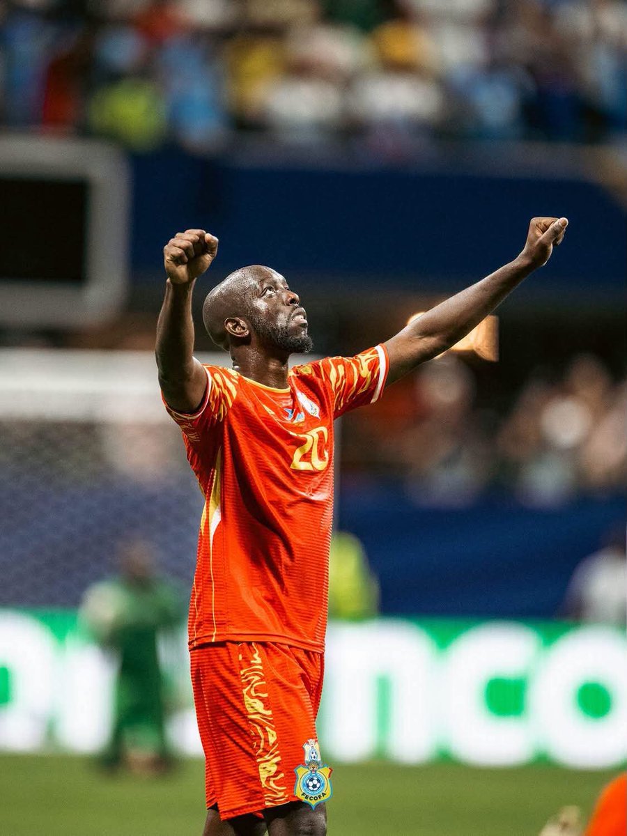 Rdc_News5's tweet photo. 🚨 INCRÉDIBLE 🔥 YOANE WISSA AU-DESSUS 🇨🇩

Yoane Wissa a déjà planté 3 buts à la Coupe du Monde 2026.

C’est plus que tous les attaquants du Barça réunis sur ce Mondial 😳

Le comparatif:
● Lamine Yamal: 1 but
● Ferran Torres: 0 but
● Raphinha: 0 but
● Anthony Gordon: 0 but

Même en ajoutant Marcus Rashford: 1 but

Le Léopard fait parler la poudre. Efficace, clinique, décisif avec la RDC.

Mettre un ballon au fond en Coupe du Monde c’est un autre niveau 🙆‍♀️

#FOOTZONE243 #LesLeopards #RDC #YoaneWissa #CoupeDuMonde2026 #Team243