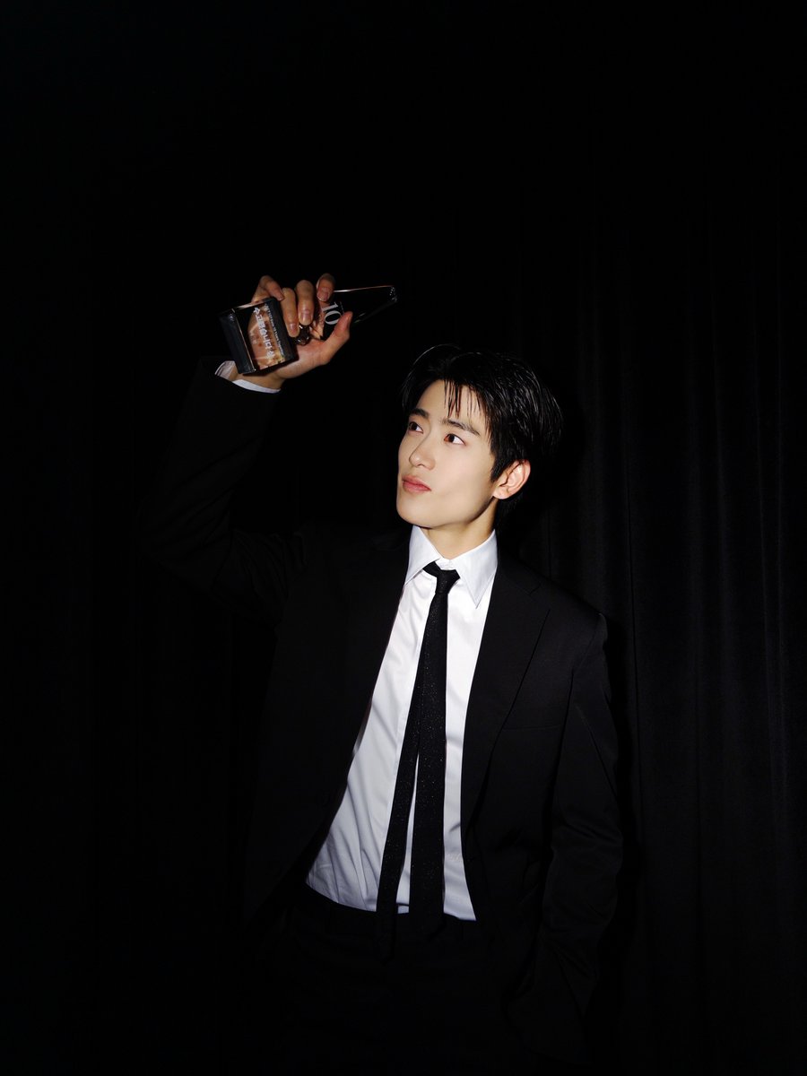 NCTsmtown_127's tweet photo. From #JAEHYUN To #NCT127 | <수고했습니다 상>

‘수고했습니다 상’을 받았습니다.
많은 분들께 감사드리고, 지난 10년간 수고한 저 스스로에게도 다시 한번 수고했다는 마음을 전하기 위해 이 상을 수여합니다.
앞으로도 더 수고할 예정이니, 많은 응원과 사랑 부탁드립니다.
감사합니다.

#NCT127Gala #NCT127_10TH_ANNIVERSARY