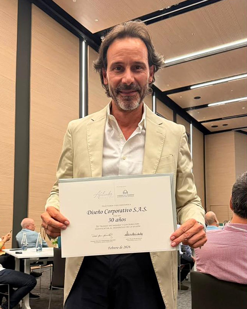 dis_corp's tweet photo. Recibimos el Pergamino de Plata de la Cámara de Comercio de Medellín para Antioquia, por nuestros primeros 30 años haciendo empresa.
Gracias a quienes han hecho parte de esta historia: equipo, clientes, proveedores y colegas.
#Discorp #30Años #Medellín https://t.co/OFoHT38Wkq