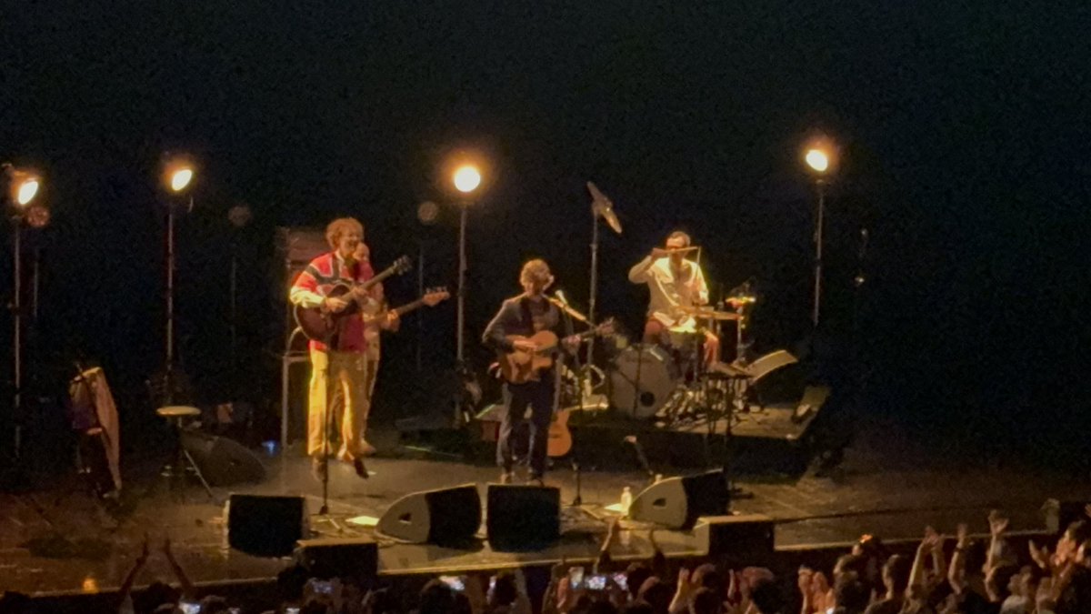 zxiaodk's tweet photo. やっと聴けたKings of Convenience、ミルフィーユのように何層にも重なるギターの音質が心地良すぎて幸せでした🇳🇴2人の人柄も温かかったし、W杯勝ったばかりでめっちゃウキウキしてるのも可愛かった😂シャットダウン中に家で狂ったように聴いていた曲たちがいっぱいでめちゃめちゃ嬉しかった〜 https://t.co/ljEkP1g1Se