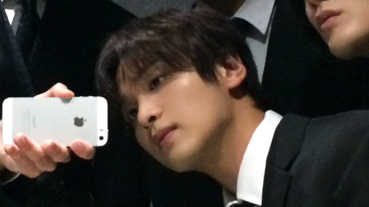 hcmom06's tweet photo. 진지하게 내일 컴백해도 괜찮음
이 컨셉으로 가자 https://t.co/lORFQOjDEz