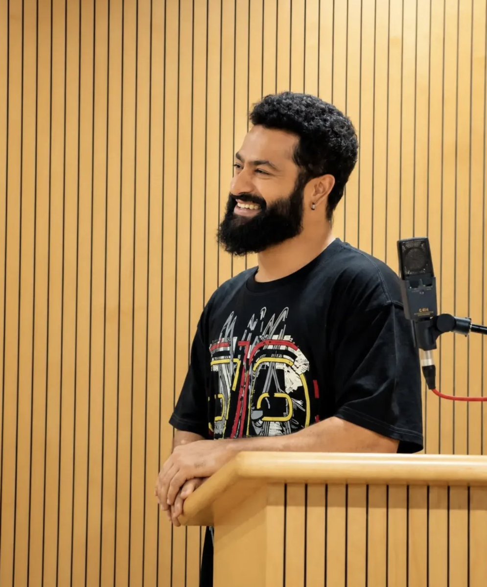 patriotatwork99's tweet photo. Parama chatta mood nunchi., slightly better mood after seeing you

cutie @tarak9999 🥰

#JrNTR https://t.co/R1YfNC6Dhi