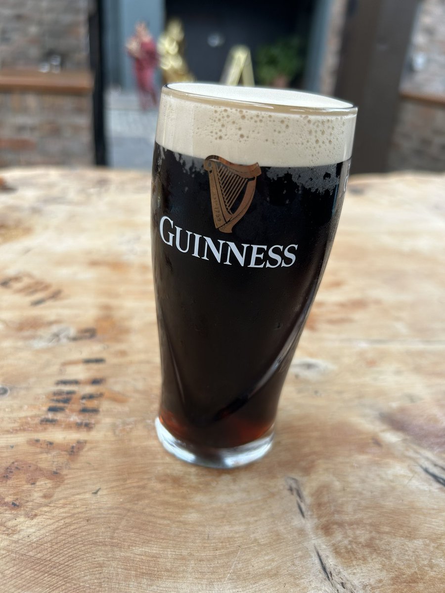 nikki_macandrew's tweet photo. When in Belfast 🇮🇪#guinness #thethirstygoat https://t.co/isIIvQ3GkQ