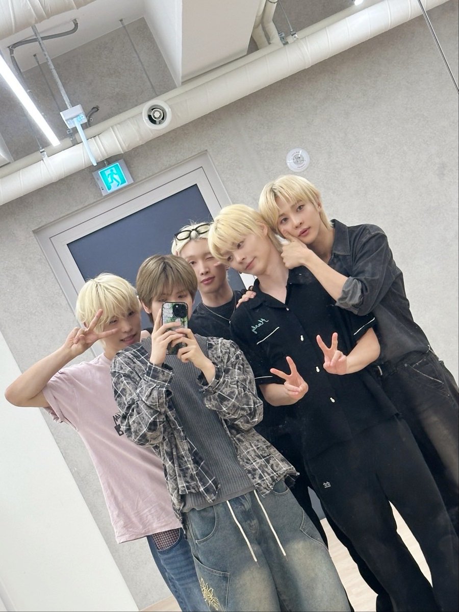 YorchUniverse's tweet photo. [06/07/2026]
📸 Yorch STAR's bubble Update 🫧

✉️ : 하이하이

#YORCH #요치 #POW #파우 #YORCHUNIVERSE https://t.co/DujLoUC8W8