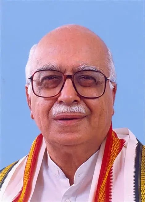 PeniParkerzp's tweet photo. Lal Krishan Advani paying condolences on Ajit Singh Sandhu’s suicide (Sugga of Satluj) was certainly not on my list 

Now its all coming together 

https://t.co/QDpVzfHS6m https://t.co/pAajln6KpD