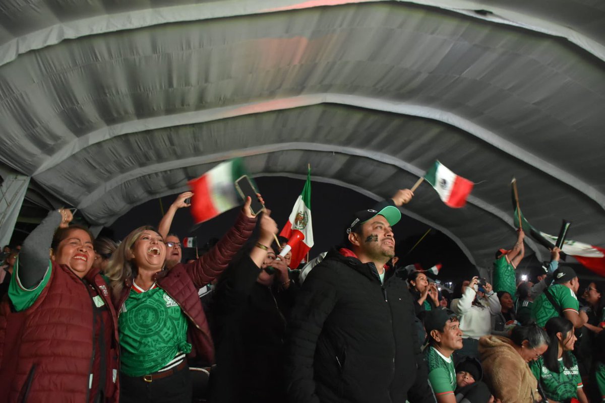 SEPICDMX's tweet photo. ⚽🇲🇽 El sueño mundialista llegó a su fin, pero la pasión se vivió hasta el último minuto.

Aunque el marcador no favoreció al Tricolor, la pasión por el fútbol y el apoyo de la afición se hicieron sentir en cada momento. Gracias a todas y todos por esta experiencia. https://t.co/iiH0b7Jn6K