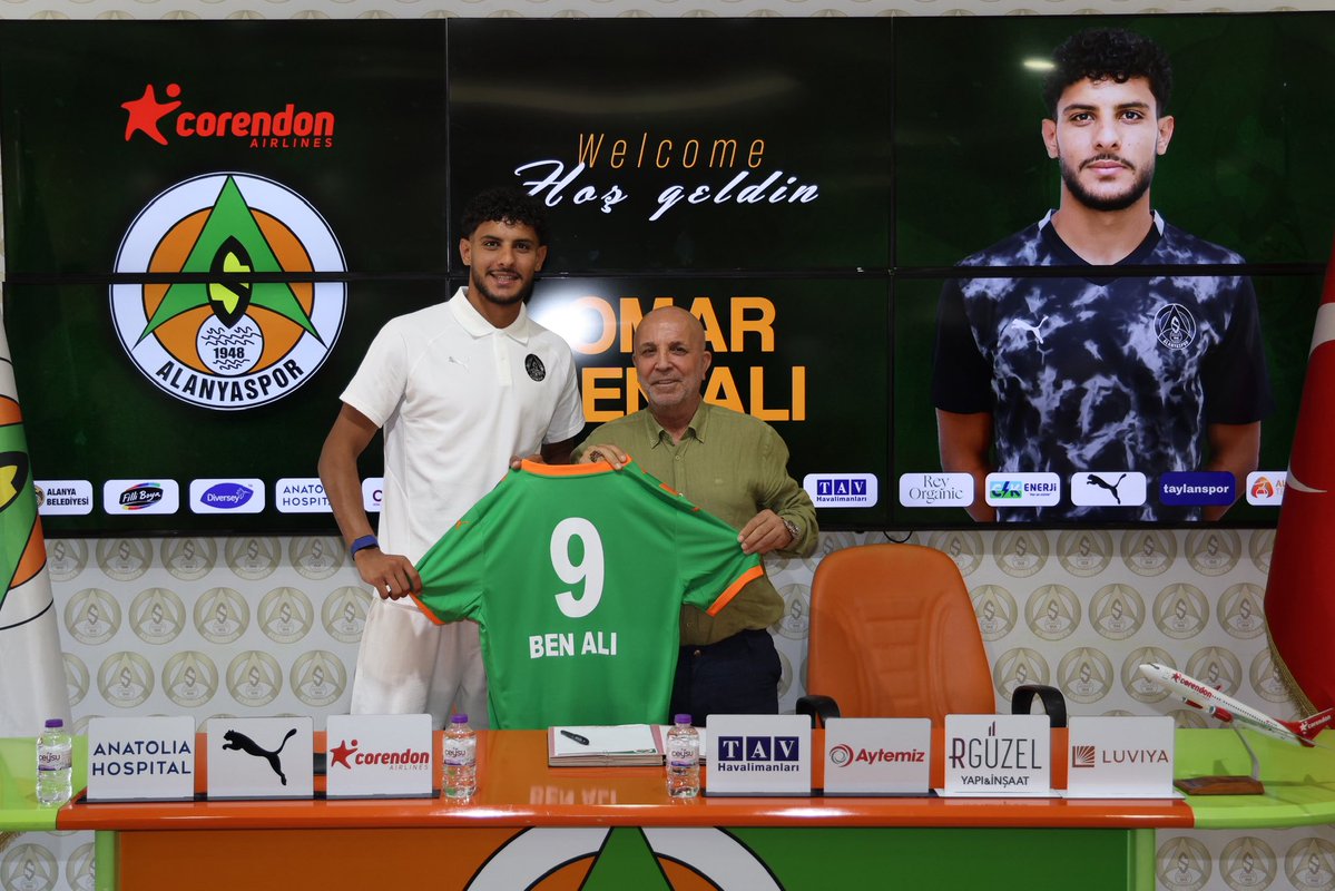 Alanyaspor's tweet photo. ✍️ Yeni transferimiz Omar Ben Ali için Başkanımız Hasan Çavuşoğlu’nun katılımıyla imza töreni düzenlendi. 
 
#CorendonAlanyaspor https://t.co/GFUk2dF3uo