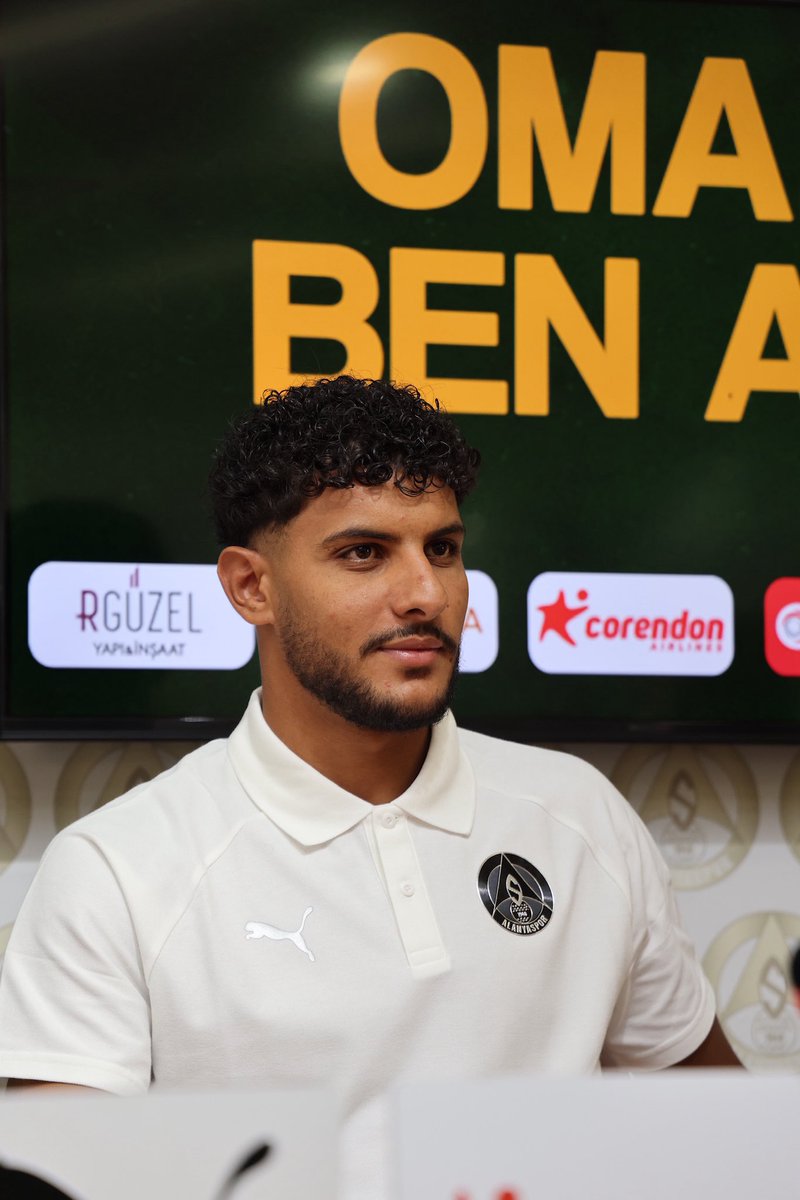 Alanyaspor's tweet photo. ✍️ Yeni transferimiz Omar Ben Ali için Başkanımız Hasan Çavuşoğlu’nun katılımıyla imza töreni düzenlendi. 
 
#CorendonAlanyaspor https://t.co/GFUk2dF3uo