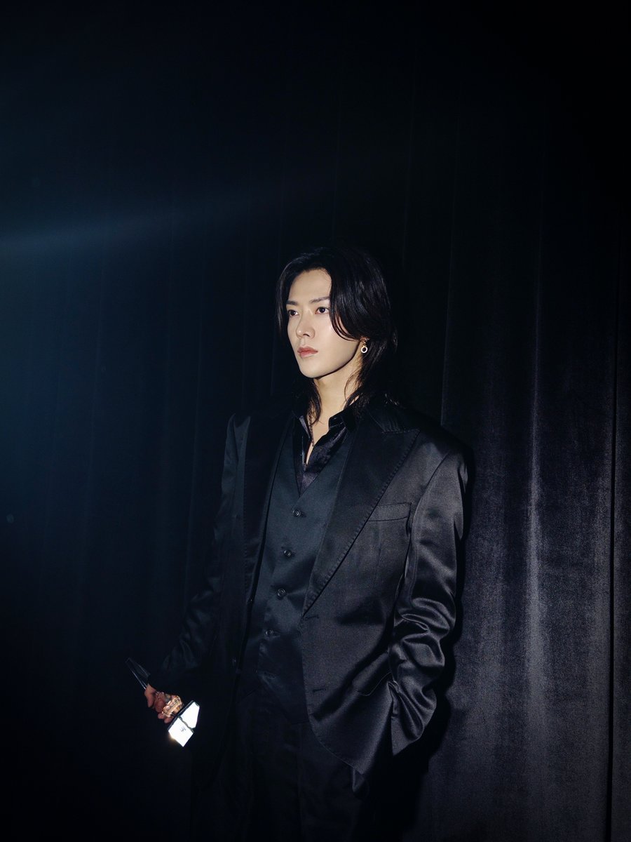 NCTsmtown_127's tweet photo. From #YUTA To #NCT127 | <끝까지 해낸 상>

안녕하세요, 유타입니다.
제가 받은 상은 ‘끝까지 해낸 상’입니다.
많은 일이 있었지만 여기까지 온 저에게 수고했다는 말을 하고 싶고,
곁에 있어줬던 멤버들, 그리고 시즈니.
10년까지 혼자서는 절대 못 왔을 거라고 생각하고, 앞으로 더 많은 일이 있겠지만 지금까지 해왔던 것처럼 더 열심히 하겠습니다.
멤버들 그리고 시즈니 앞으로도 잘 부탁드립니다.
감사합니다.

#NCT127Gala #NCT127_10TH_ANNIVERSARY