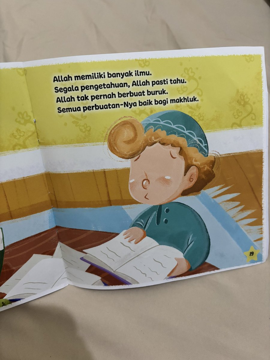lilaccountz's tweet photo. buku pertama yang kubeli untuk anak anakku :

🌸seri Tauhid dan Adab🌸

bagus bangettt!!!

menanamkan tauhid sejak dini bahwa apapun yg terjadi di dunia ini, menurut kita buruk sekalipun, pasti ada hikmah baik dibalikNya karena Allah Maha Baik dan gamau keburukan utk hambaNya🥹 https://t.co/oObAFtzGm4