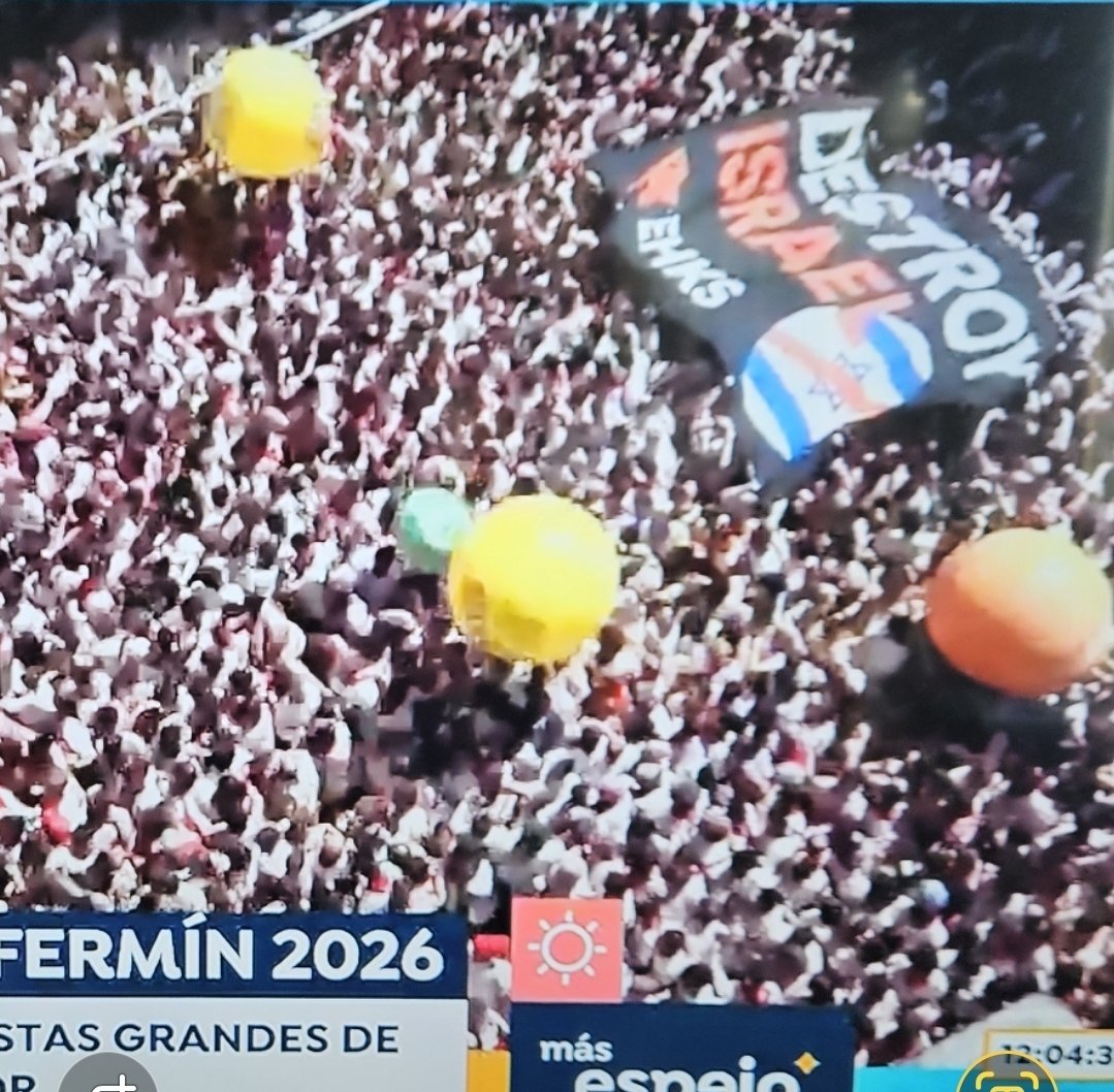 osvaldobazan's tweet photo. En el lanzamiento de la Fiesta de San Fernando,en Pamplona un enorme cartel pide la destrucción de un país, Israel. En la tele dicen "toda fiesta, todo normal". Hubieran admitido la destrucción de cualquier otro país? https://t.co/PO0G2kcEGZ
