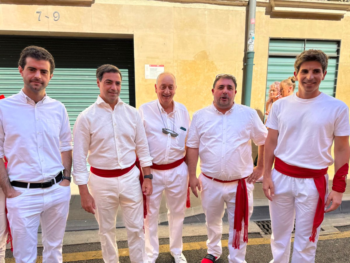 UnaiHualde's tweet photo. Euskal Herriko festa onenen txupinazoa ospatzen! 

Gora San Fermin! https://t.co/79HJ14OWYD