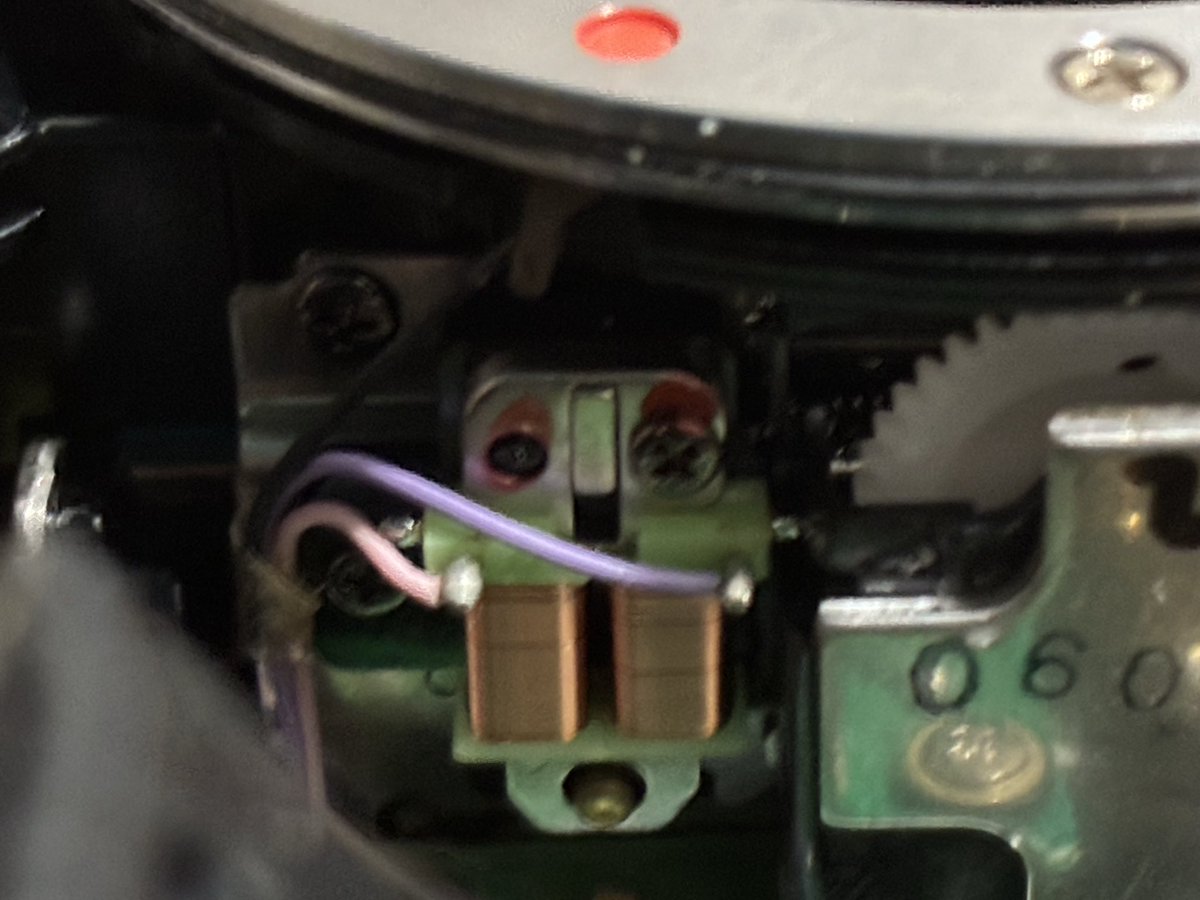 tomo7541's tweet photo. PENTAX K-50、ソレノイド交換完了。
後は試写だけだ💦

＃pentaxk50 https://t.co/OcUQQsQg9z